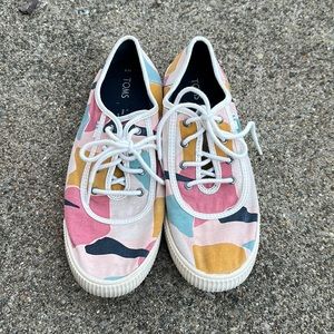 TOMS sneaker